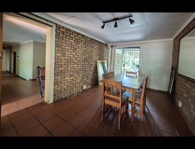 4 BEDROOM HOUSE FOR SALE IN ROOIHUISKRAAL
